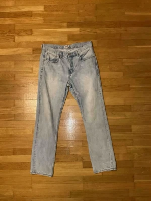 Lager 157 jeans - Säljer ett par ljusblåa Lager 157 jeans som jag inte längre använder och bara tar plats i garderoben. Sicket är bra med inga skador eller fläckar.
