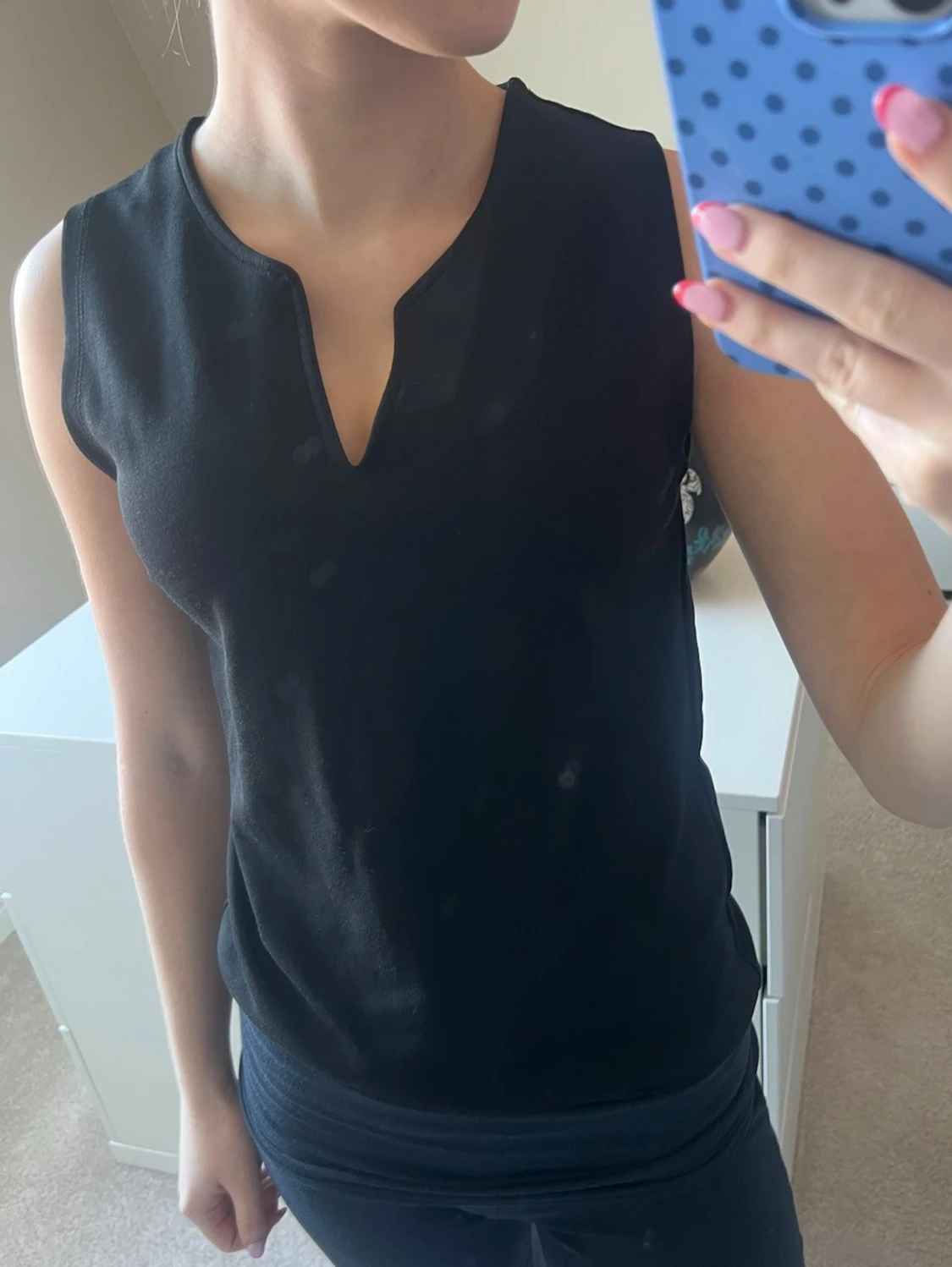 Svart ärmlös topp med v-ringning