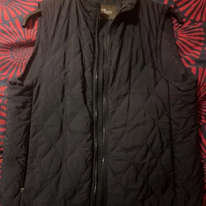 Oscar Jacobson väst - Väst från Oscar Jacobson. Gott skick, storlek S