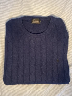 Morris tröja - Snygg kabelstickad morris tröja i mycket bra skick