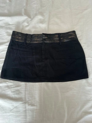 Svart jeans kortkjol med paljettar  - Svart jeans kortkjol med paljettar 