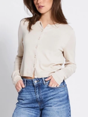 Beige cropped cardigan med knappar från Lager 157 - Stilren beige cardigan med rund halsringning och långa ärmar från Lager 157. Kortare modell med ribbade muddar och knäppning framtill. Perfekt att matcha med jeans eller kjol för en enkel och trendig look.