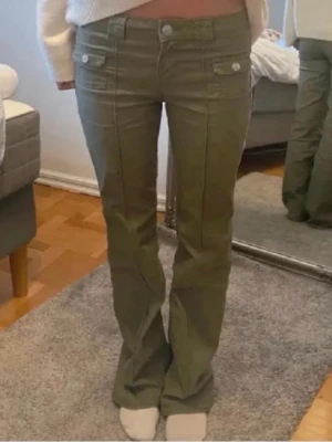 SLUTSÅLDA, POPULÄRA JEANS  - Första bilden är inte min💕 Inga defekter💕