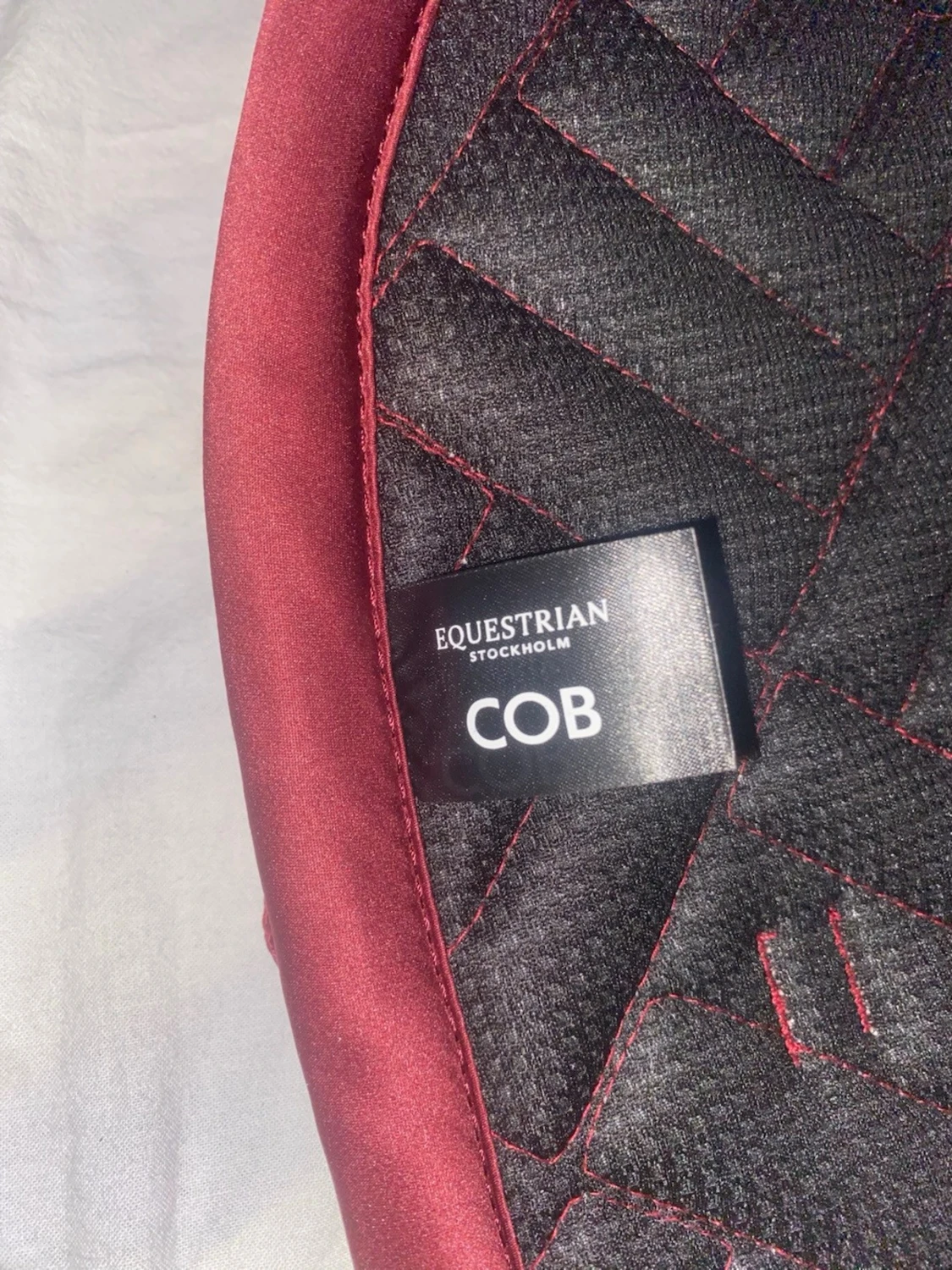 Vinrött schabrak från Equestrian Stockholm - 1