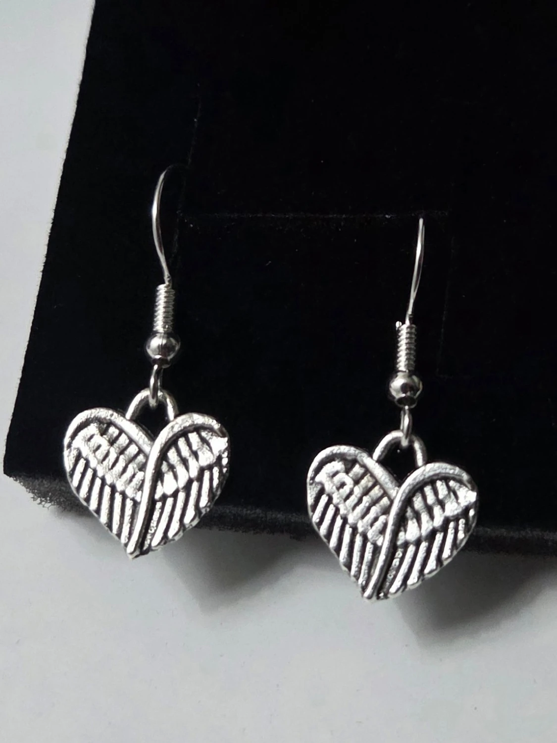 Vingade hjärtan – Örhängen i rostfritt stål 🕊️🤍 - 1