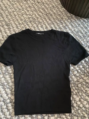 Finstickad tröja  - Använd fåtal gånger! Mycket bra skick! 