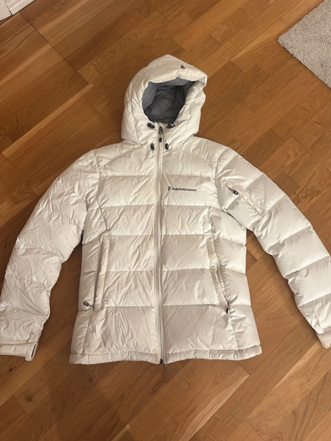 Vit dunjacka från Peak Performance