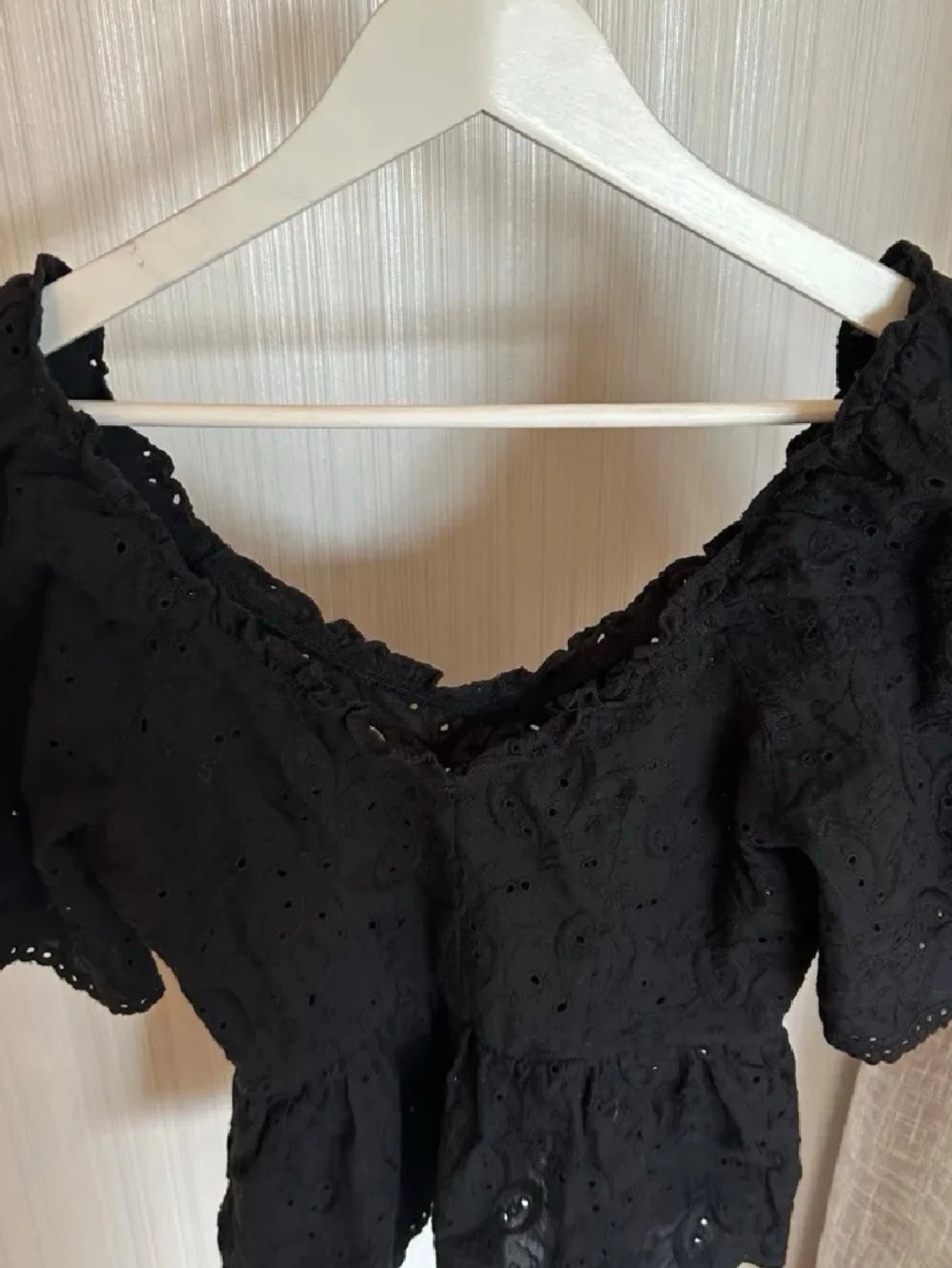 Svart blus med hål H&M - 1