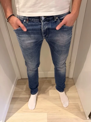 Dondup jeans  - Goa dondups jeans! Skick 8/10! Modellen är 181cm! Vid minsta fundering kontakta oss ✔️