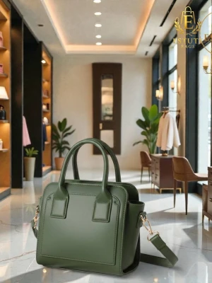 Olivgrön handväska med axelrem - Stilren olivgrön handväska från Estuti Bags i slätt konstläder. Väskan har två topphandtag och en avtagbar axelrem med guldfärgade detaljer. Rektangulär form och minimalistisk design som passar till många outfits.