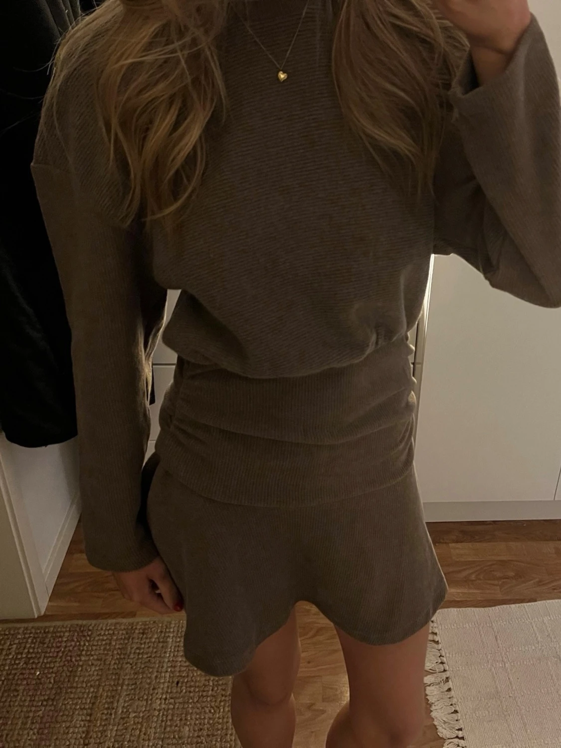 Brun stickad klänning 