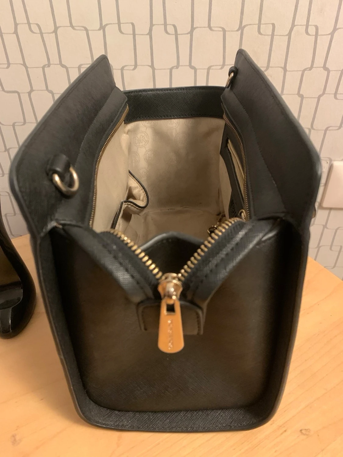 Svart handväska MK - 6