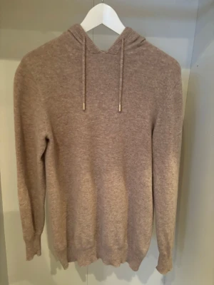 Beige Kashmire hoodie  - Högkvalitativs kasmir hoodie.