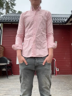 Rosa Ralph lauren skjorta - Snygg Ralph lauren skjorta i färgen rosa ny pris 1799 mitt pris 499 pris går att diskutera 