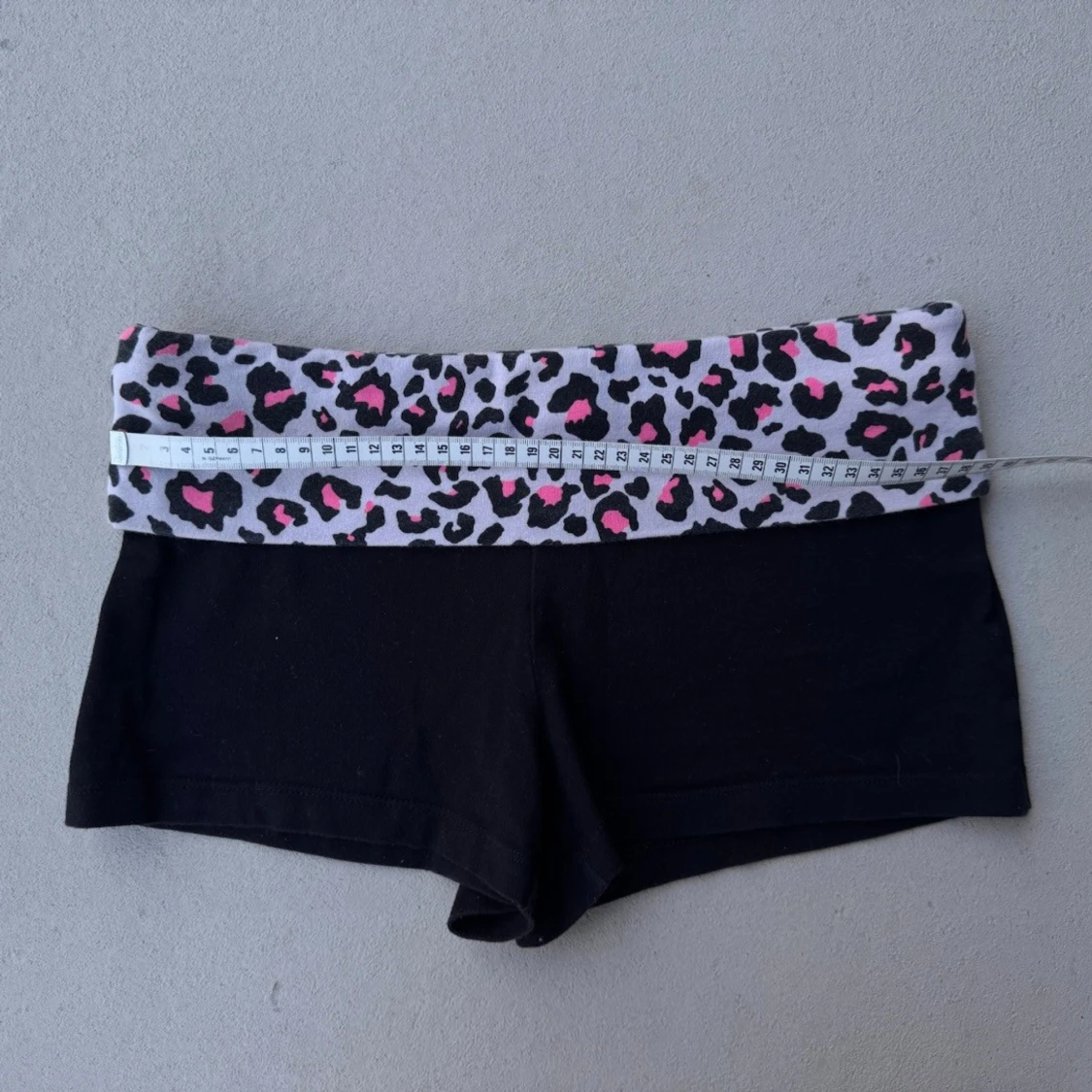 2000s leopard foldover yoga shorts  - 1