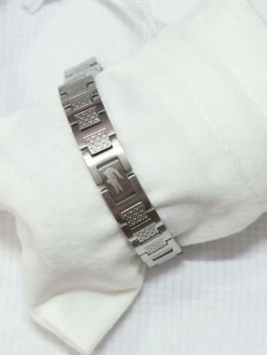 Armband  - Armband med alligator låga. Helt nya! Fåtal kvar i lager så passa på! Hör av er vid funderingar🙌