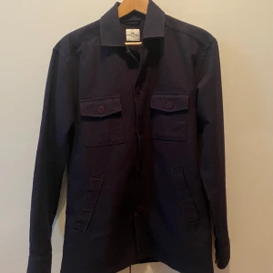 Overshirt - Säljer en super snygg overshirt som inte kommer till någon användning därför säljer jag den. 