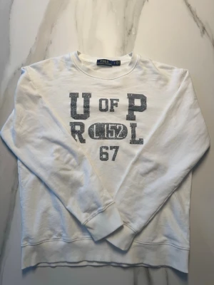 Sällsynt Ralph Lauren Tjocktröja - Vit Ralph Lauren sweatshirt i storlek L (liten i storlek). Kom vid funderingar!🤗