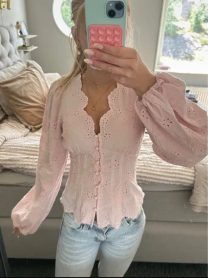 Rosa blus  - Jättefin blus ifrån Gina, den är använd en enda gång, slutsåld på hemsidan!💘💘