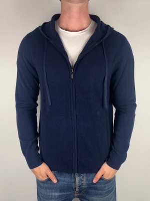 Emilio sarto kashmir hoodie - Storlek: M || Skick: nytt skick|| Nypris: Ca 3000kr || Följ för liknande produkter 🌊🍾