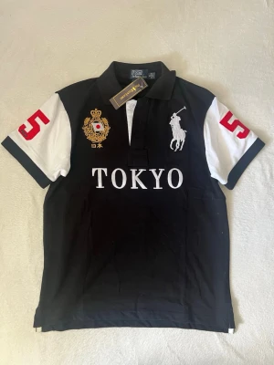 Polo Tokyo Chief Keef - Aldrig använd med prislapp, storlek S. Pris kan diskuteras