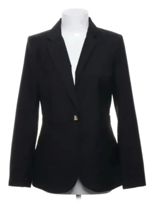 Figursydd kavaj - Figursydd kavaj från HM med snygga detaljer. Aldrig använd men köpt från Plick. 