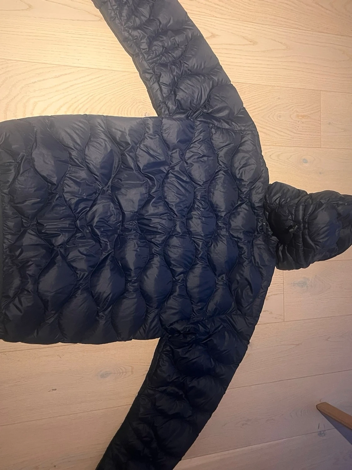 Svart dunjacka från Peak Performance - 1