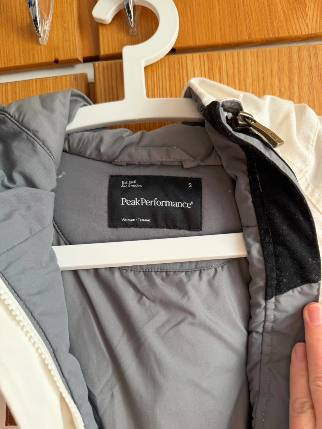 Vit vindjacka Peak Performance S - 1