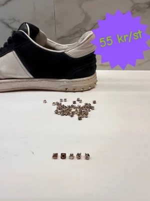 Valentino nitar - Nitar till flycrew | Pris: 55 kr/st man kan göras bättre pris vid köp av fler | Lim för att sätta fast nitarna tillkommer vid köp