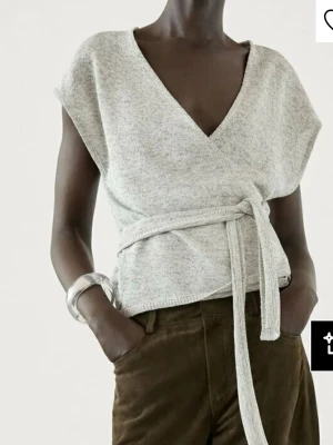 Massimodutti - Snygg topp som köptes på zalando, helt ny med prislappen kvar
