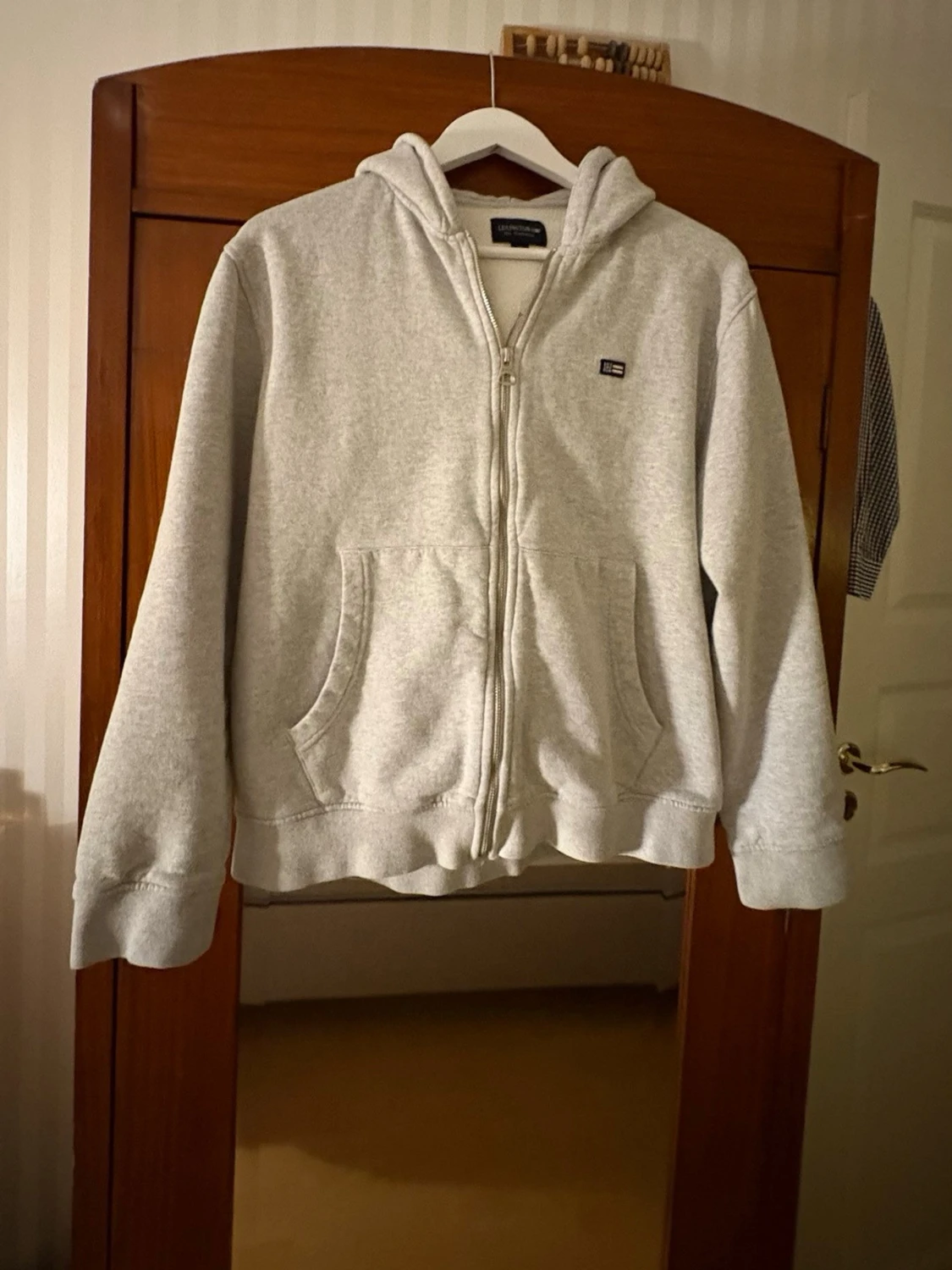 Ljusgrå zip hoodie från Lexington