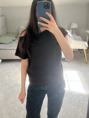 Stickad topp - Super snygg stickad topp från nelly och är endast använd 1 gång🥰 Köpt för 300kr säljer för 200kr🤩