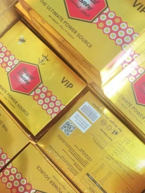 Honey packs-5st Royal Honey - Royal Honey VIP honungspåsar 12. Den innehåller libido och Viagra, vilket ökar testosteron i kroppen, högre sexlust samt sexprestation. Man håller sig mycket länge i sängen, funkar för både män och kvinnor.  Denna kraftfulla honungsblandning är framtagen för att ge dig extra energi, uthållighet och ett ökat välbefinnande i vardagen. Med noggrant utvalda ingredienser som traditionellt använts för att stödja vitalitet och hormonbalans, kan Royal Honey bidra till att du känner dig mer självsäker.