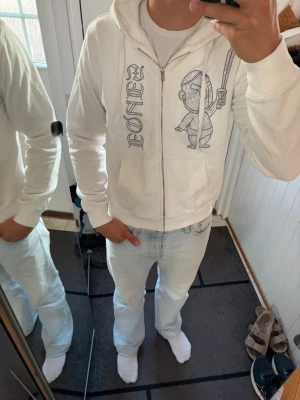 Rhinestone zip hoodie - Riktig schysst rhinestone zip hoodie i storlek M men sitter mer som en S