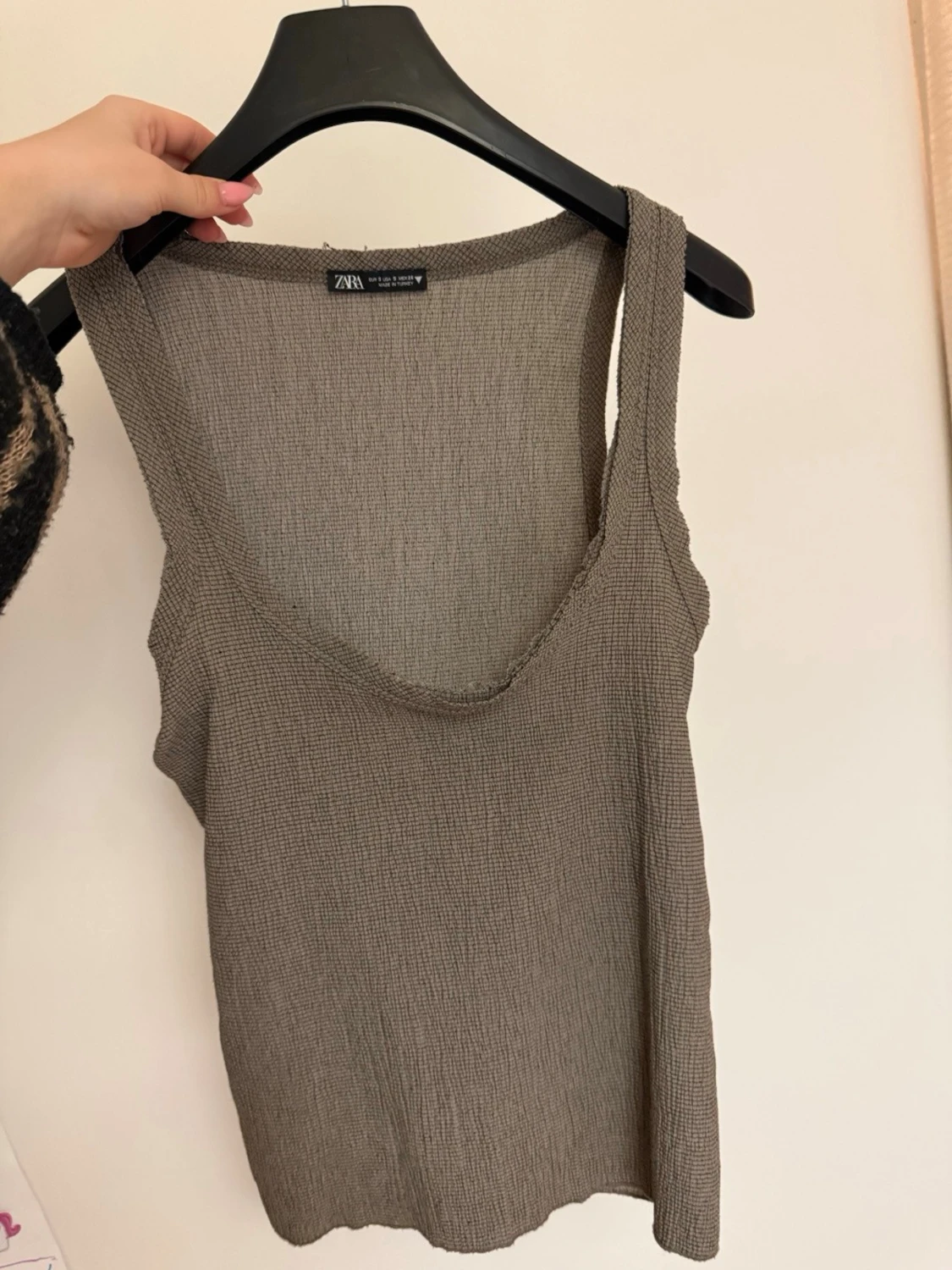 Beige ribbad linnetopp från Zara