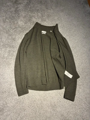 These glory days cardigan  - Grön These glory days cardigan i storlek L, knappt tecken på användning mycket bra skick