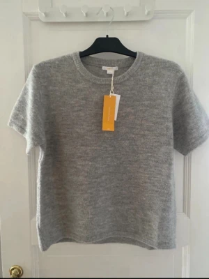 Kortärmad stickad tröja - Kortärmad stickad tröja🎀NY MED PRISLAPP💅 OBS STORLEK 170 men passar XS💓