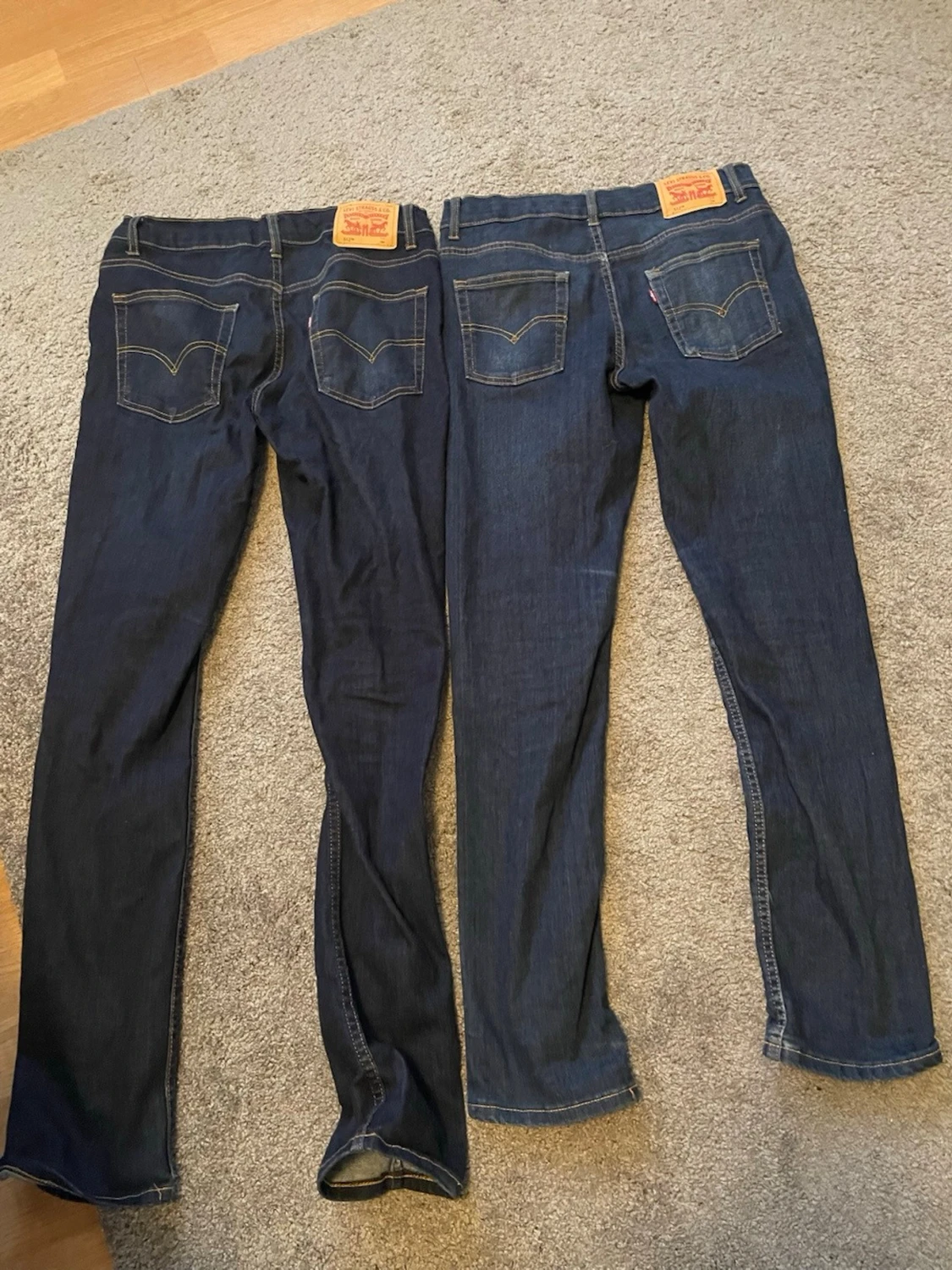 Mörkblå Levi's jeans, raka & slim - 1