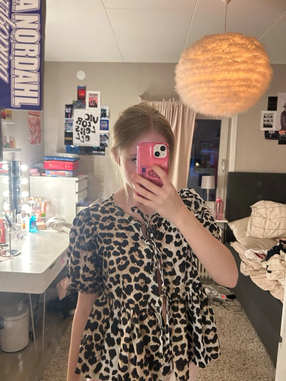 Leopardmönstrad blus med puffärm