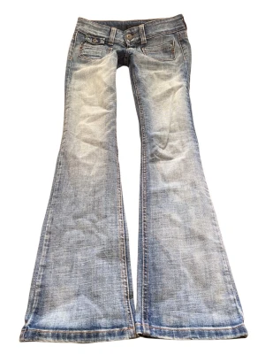 Vintage superlågmidjade jeans - Sååå sjukt snygga vintage superlågmidjade jeans från only. w26 