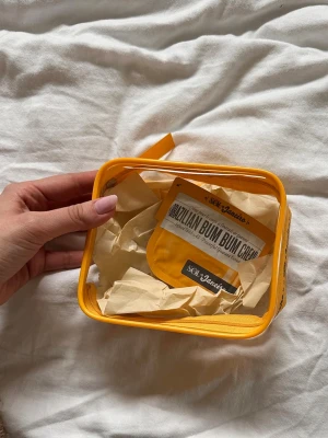 Sol de janerio - Sol de janerio neccisär, + en mini body lotion🧡Perfekt att förvara ex solkräm i på sommaren