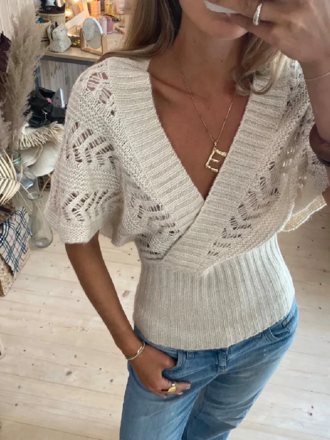 Beige stickad topp med v-ringning - 2