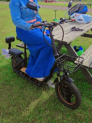 STULEN - Hjälp oss att hålla utkik i Malung! ✨ ​Vi har tyvärr blivit av med vår elsparkcykel vid lägenheterna på Grönlandsvägen 29 B. ​Det är en väldigt unik modell som är lätt att känna igen: den är svart, har sits med ryggstöd, korg fram och orangea detaljer på hjulen. ​Om ni ser den stå någonstans eller har sett något misstänksamt i området, hör gärna av er till mig. Vi vore så tacksamma om den hittar hem igen! 🙏