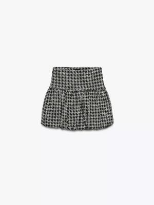 Hundtandmönstrad kjol - Så snygg Hundtandmönstrad ballongkjol från Zara💓kommer tyvärr inte till användning, enbart använd 1 gång🫶🏼