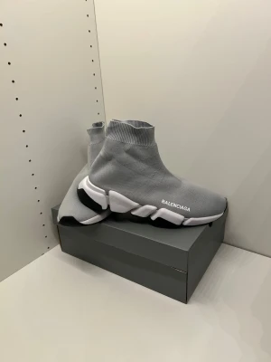 Gråa B skor - Helt nya! Eld skor⭐️🙌