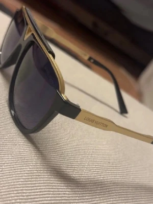 Lv solglasögon  - Lv solglasögon helt nya 