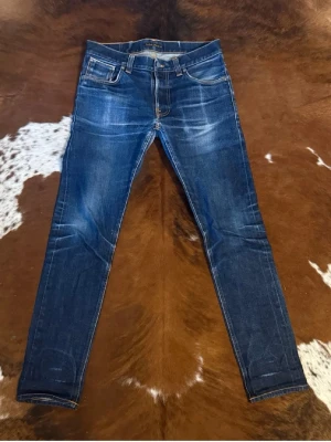 Nudie Jeans japan dry salvage  - Säljer dessa feta nudie Jeans med sjukt snygga slitningar nypris ca 2500 kom dm om du är intresserad eller har några frågor🙌