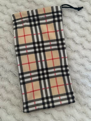 Glasögons fodral - Jätteeesnyggt glasögon fodral 🩷🩷🩷