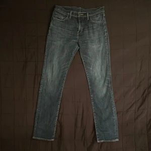 Levi's 511 Jeans - Säljer ett par snygga Levi's 511 jeans i storlek 30/32. De har en slim passform och är i mycket bra skick. Hör av dig vid fler frågor!                                  Obs, etiketten finns tyvärr inte kvar då den började flagna. 