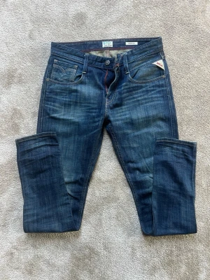 Replay Anbass - Säljer dessa schyssta replay anbass i slim fit passform storlek 30/32, de passar du som är ca 177 cm lång. Nypris 1400 mitt pris 399. Hör av dig om du har frågor. Priset kan diskuteras